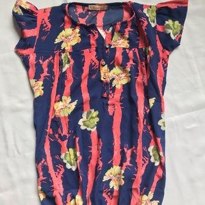 Colorful short sleeves top